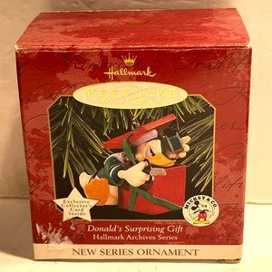 HALLMARK KEEPSAKE ORNAMENT. 1997 DONALD'S SURPRISING GIFT